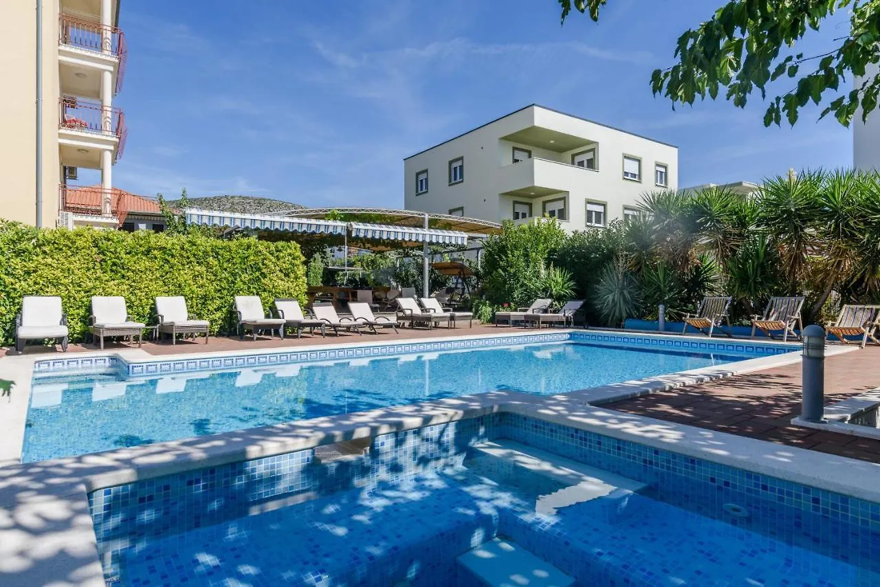 Apartment Mary Trogir 0*,